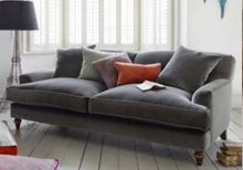 Hidupkan Ruang Tamu yang Terasa Kosong dengan Sofa dan Kursi Minimalis